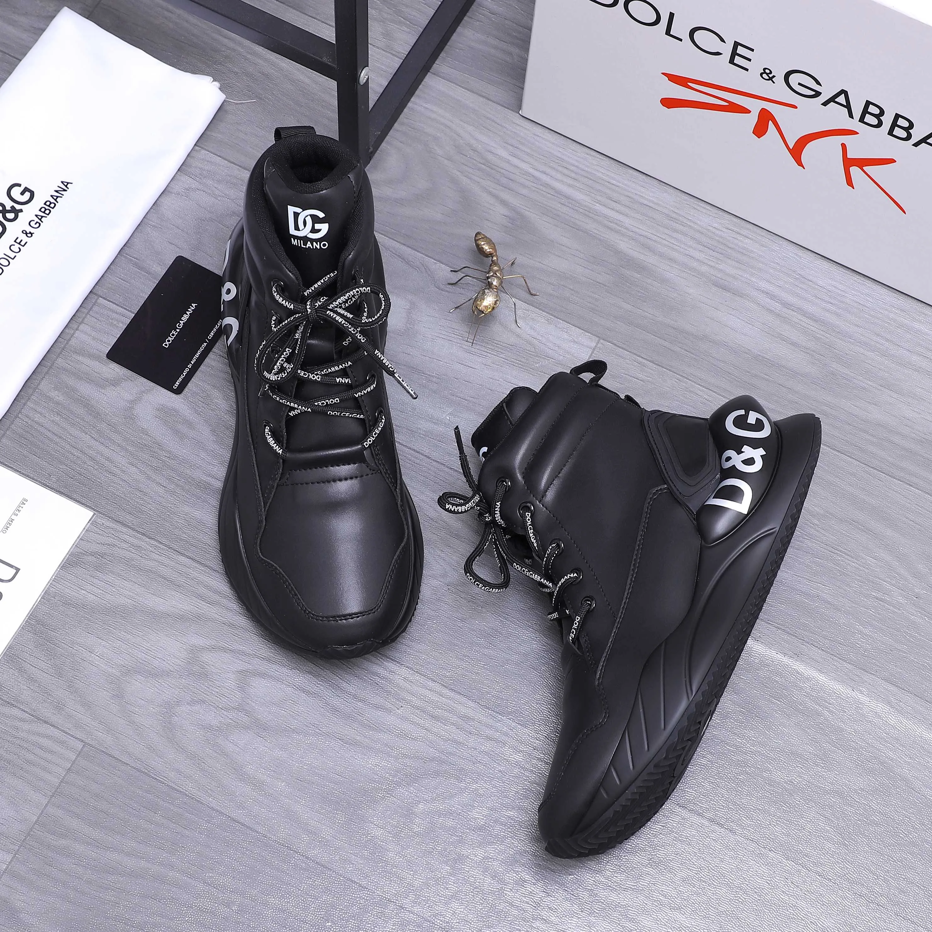 Men's shoes 💰p540 Product trademark: DG (Dolce & Gabbana) high-top casual shoes for couples. Regular size: 36-46 (45.46 is custom-made and non-returnable) Product materials: Selected cowhide stitching upper, mesh lining, cowhide insole, rubber outsole